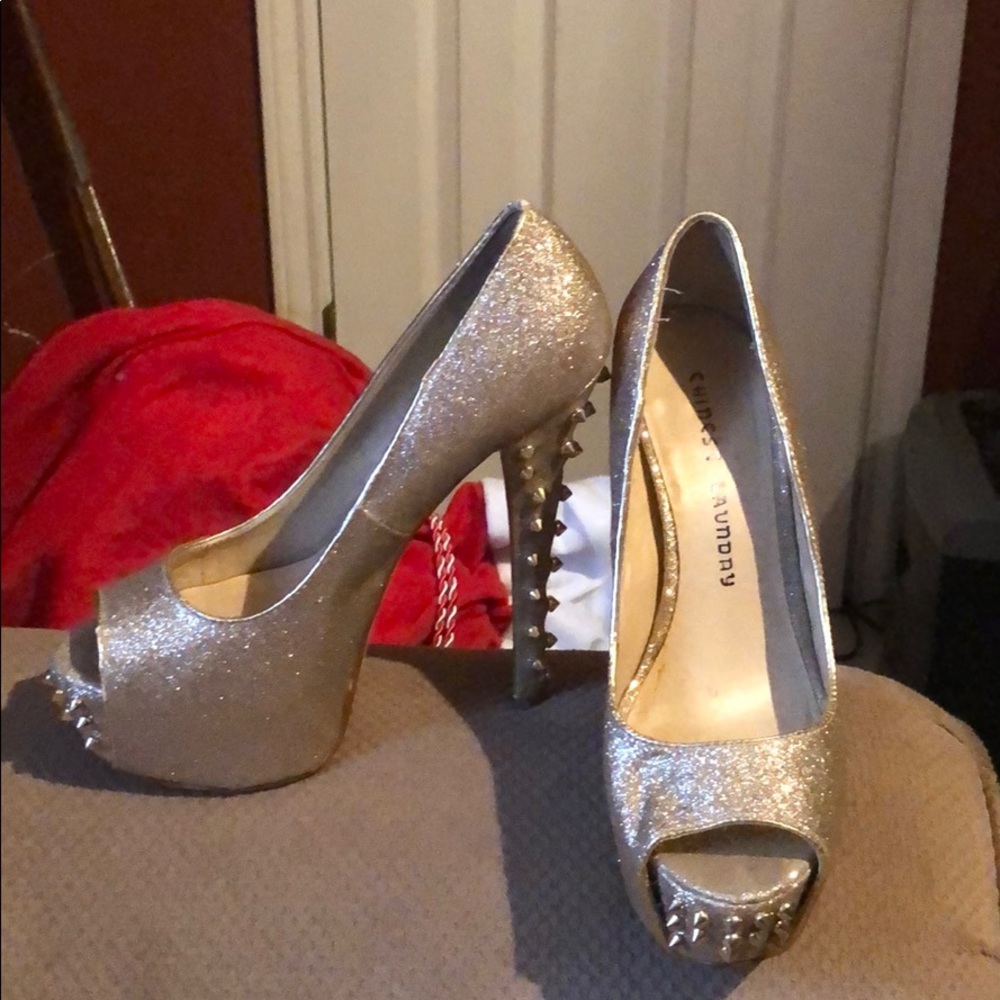 Nice shoes . Still got some miles on them